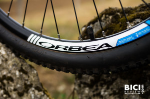 Detalle de la rueda en la Orbea Master Sport 2013